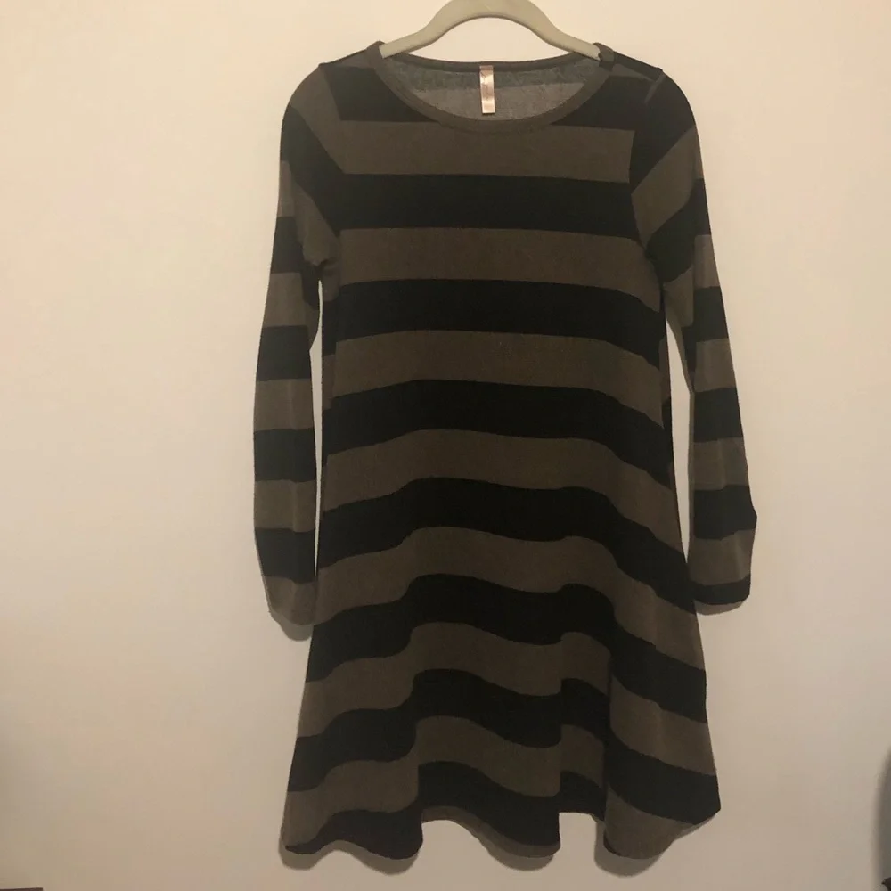 Black and brown striped dress with pockets - Picture 2 of 9